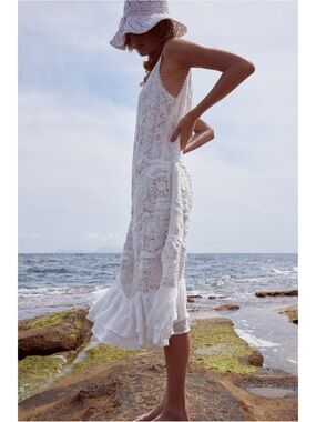 Zara / Limited Edition textured white crochet dress